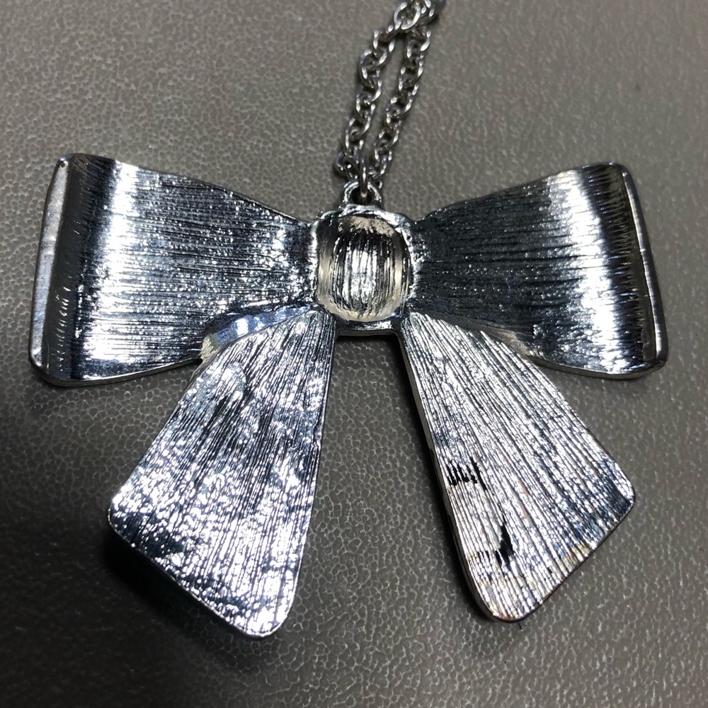 Bow Necklace - Picture 3 of 4
